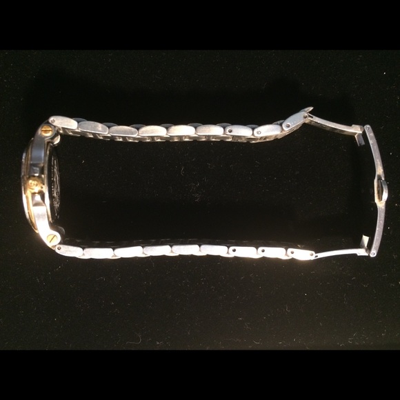 Two-Toned Gucci Watch - Picture 7 of 8